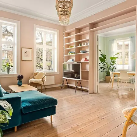 Dinbnb Homes I Historical 1896 Residential Apartment